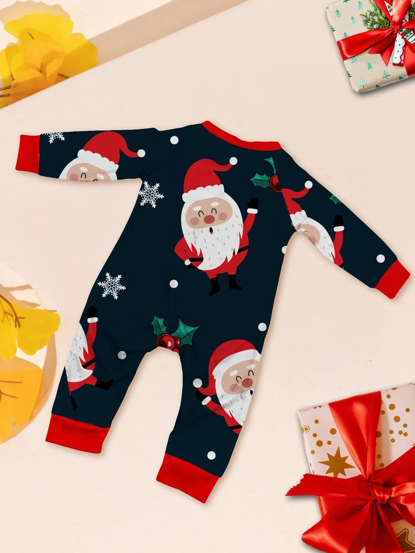 2025 Winter Christmas Family Matching Outfits Santa Print Cute Pajamas Set 2 Pieces Suit Soft Loose Sleepwear Xmas Look Pyjamas